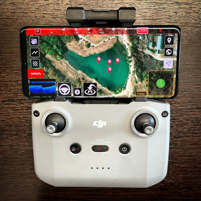 Пульт DJI и телефон с приложением Go Point